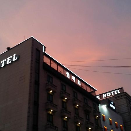Gwangmyeong Rampart Hotel מראה חיצוני תמונה