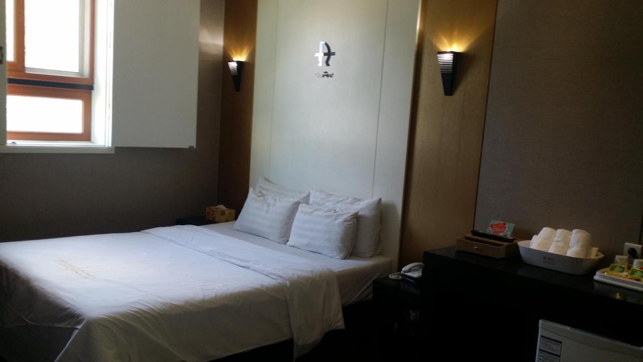 Gwangmyeong Rampart Hotel מראה חיצוני תמונה