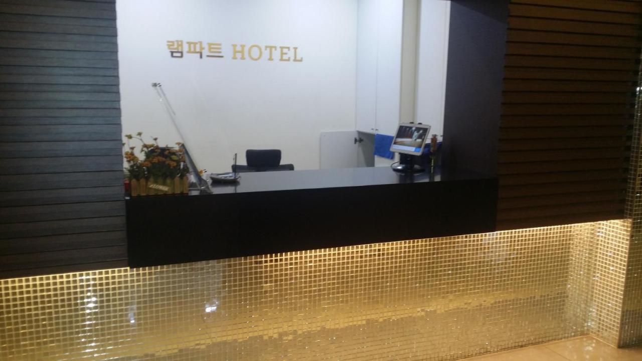 Gwangmyeong Rampart Hotel מראה חיצוני תמונה